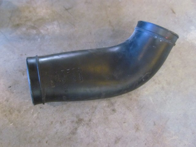 1997 Audi A8 Air Intake Tube Duct 077129627D