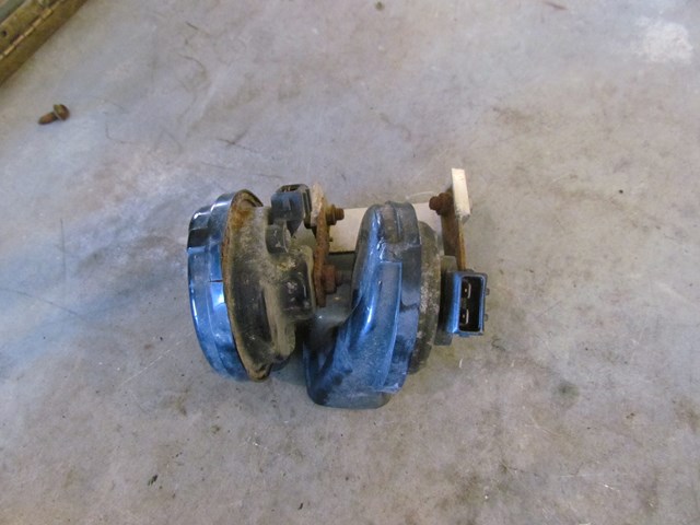 1997 Audi A8 Horn Set w/Bracket