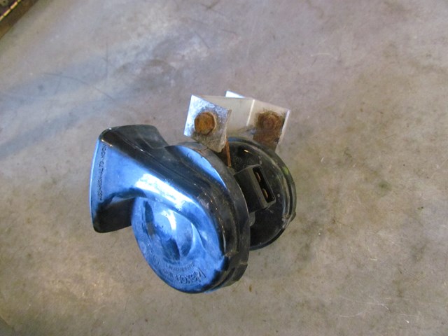 1997 Audi A8 Horn Set w/Bracket