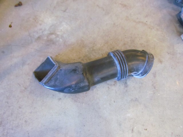 1997 Audi A8 Air Intake Duct 077129643A