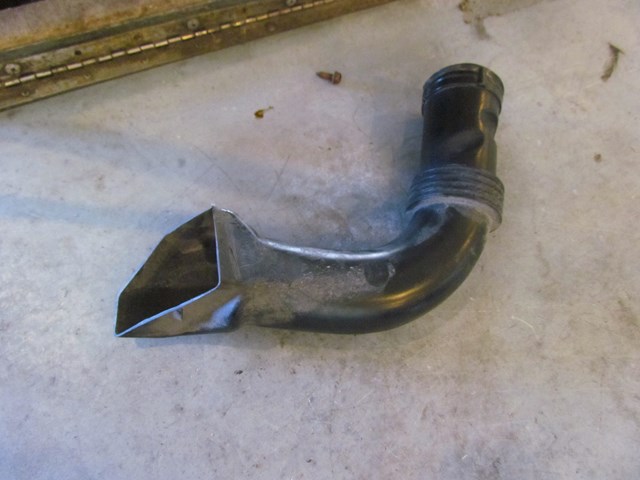 1997 Audi A8 Air Intake Tube 077129643