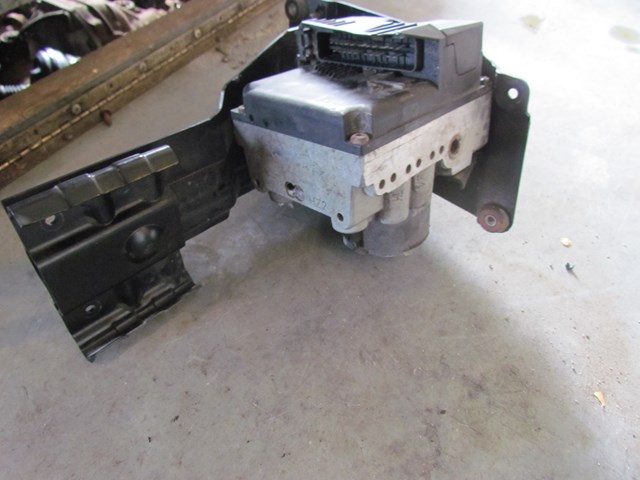 1997 Audi A8 ABS Pump w/Bracket 8D0 614 111 D