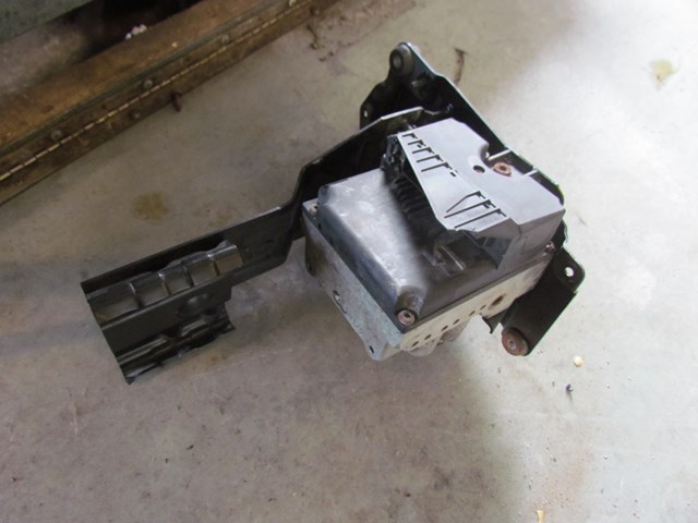 1997 Audi A8 ABS Pump w/Bracket 8D0 614 111 D