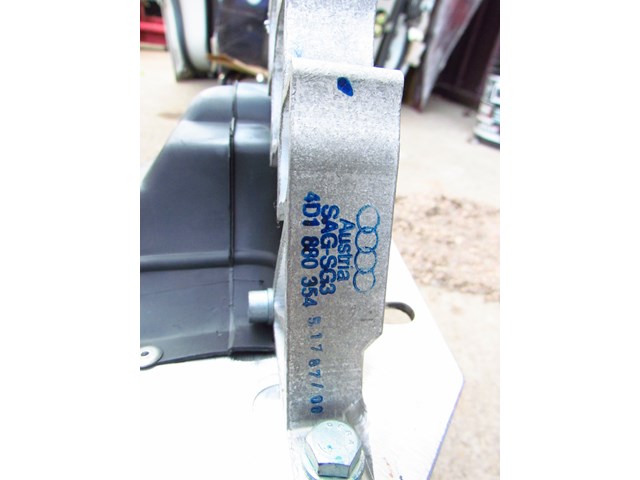 1997 Audi A8 Dash Reinforcement Bar w/Ducting 4D1 880 354