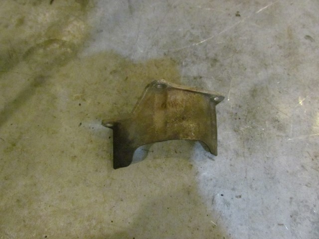 1997 Audi A8 Front RH Passenger Axle Dust Shield 4D0 407 722D