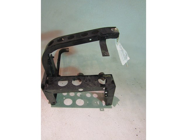 1997 Audi A8 RH Passenger Headlight Bracket