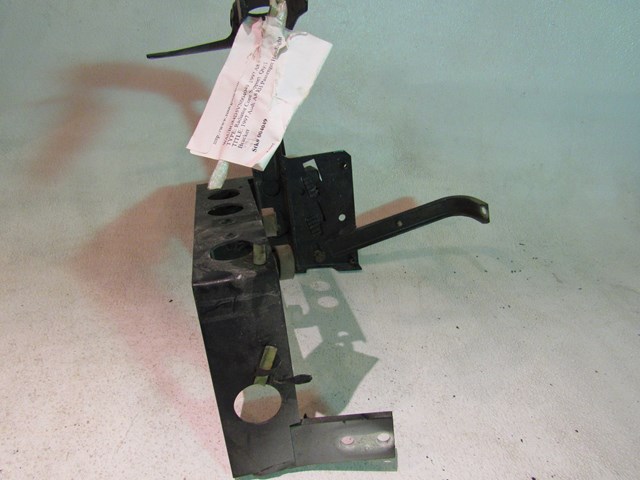 1997 Audi A8 RH Passenger Headlight Bracket
