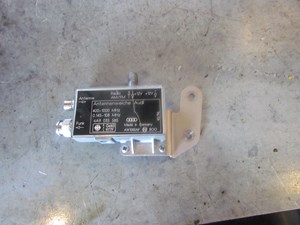 1997 Audi A8 Radio Antenna Amplifier 4A9 035 585