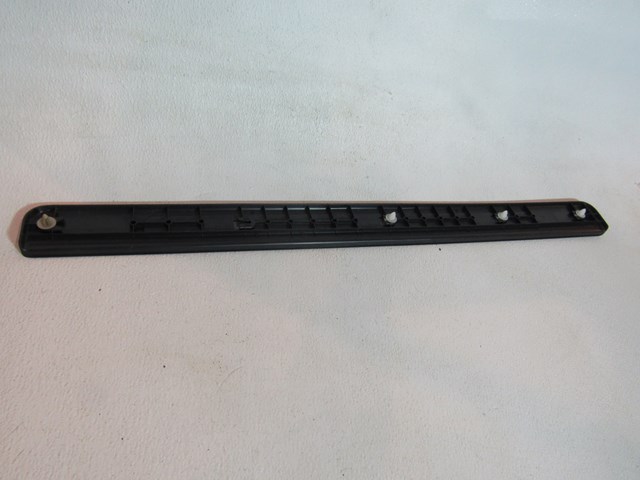 2010 Infiniti G37 Convertible RH Pass Door Sill Trim 769B0 JJ50B
