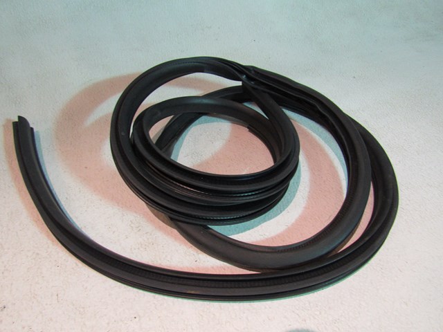 2010 Infiniti G37 Convertible LH Driver Lower Door Seal