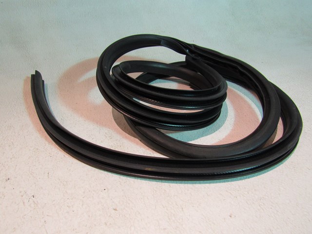 2010 Infiniti G37 Convertible LH Driver Lower Door Seal