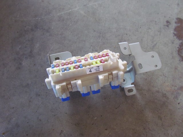 2010 Infiniti G37 Convertible Interior Fuse Box 1NF0A