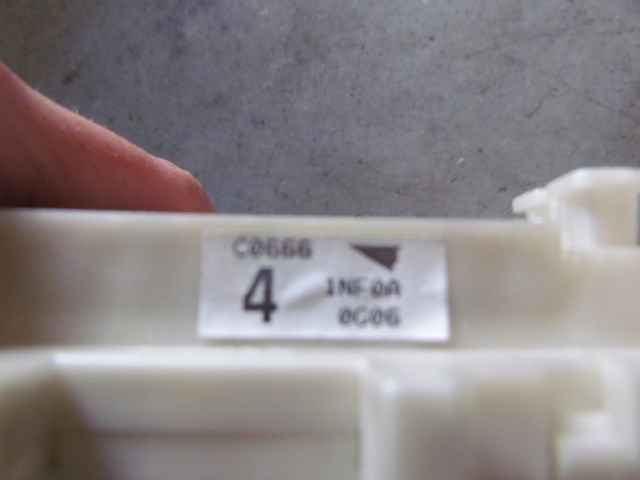 2010 Infiniti G37 Convertible Interior Fuse Box 1NF0A