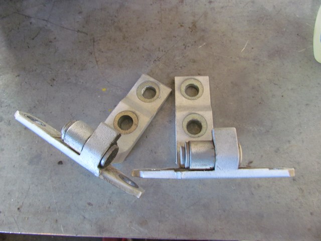 2010 Infiniti G37 Convertible LH Driver Door Hinges