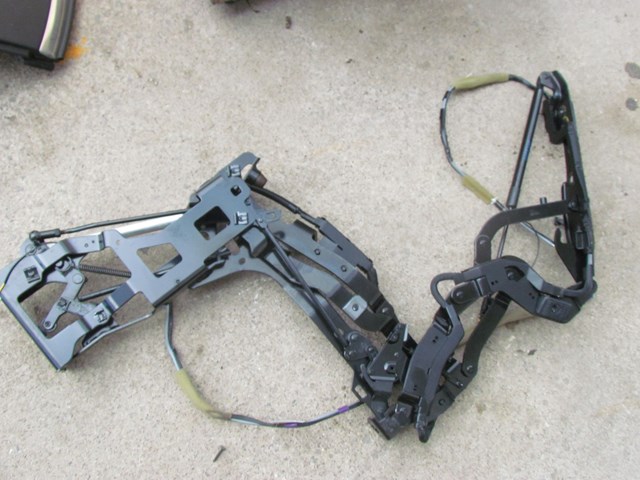 10 Infiniti G37 Convertible RH Passenger Trunk Hinge Actuator