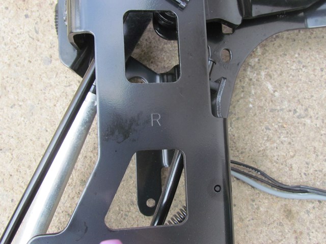 10 Infiniti G37 Convertible RH Passenger Trunk Hinge Actuator