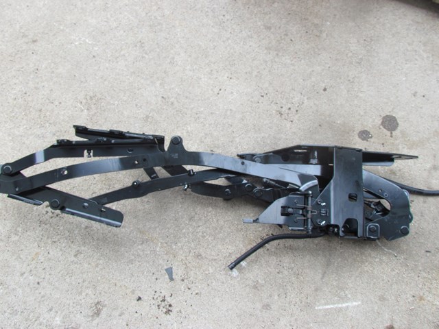 10 Infiniti G37 Convertible RH Passenger Top Actuator Hinge