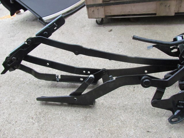 10 Infiniti G37 Convertible RH Passenger Top Actuator Hinge