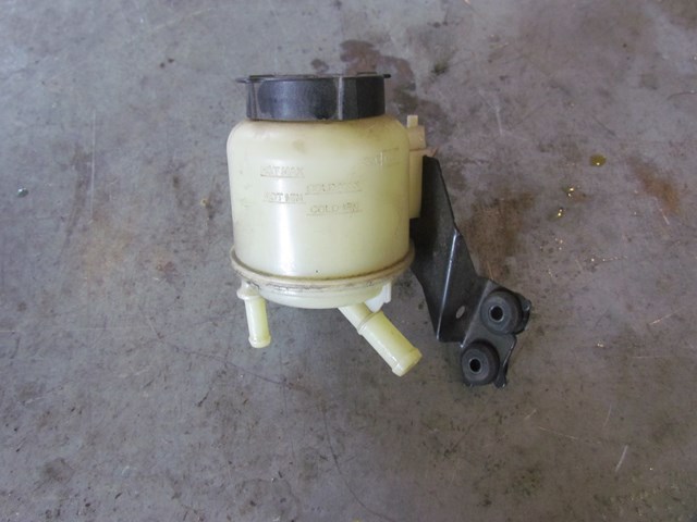 2010 Infiniti G37 Convertible Power Steering Fluid Reservoir