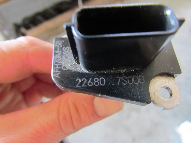 2010 Infiniti G37 Convertible MAF Sensor Mass Air Flow 226807S000