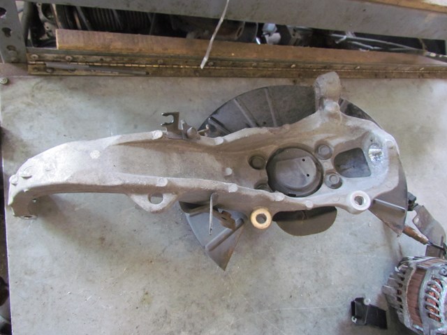 2010 Infiniti G37 Convertible Front RH Passenger Spindle