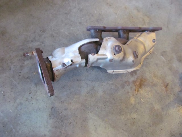 2010 Infiniti G37 Convertible LH Driver Exhaust Manifold
