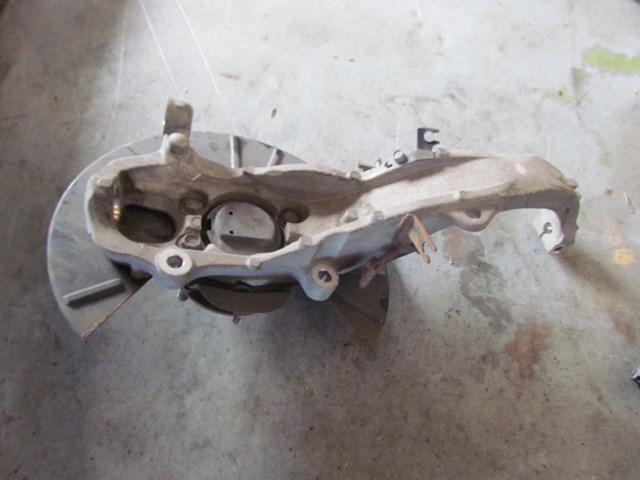 2010 Infiniti G37 RWD Convertible Front LH Driver Spindle