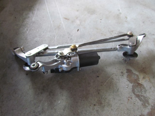 2010 Infiniti G37 Convertible Windshield Wiper Motor