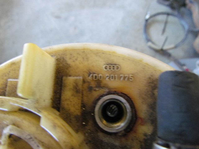1997 Audi A8 Fuel Pump Assembly 4D0 201 775