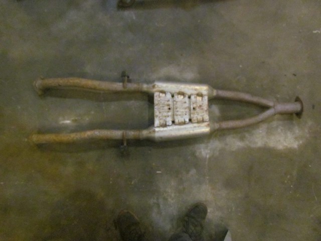 2010 Infiniti G37S Convertible Exhaust Resonator Broken Studs