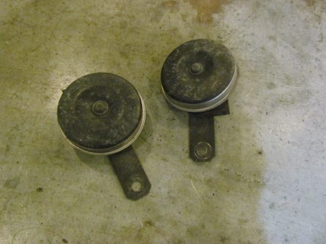2005 Subaru Baja Horn Set