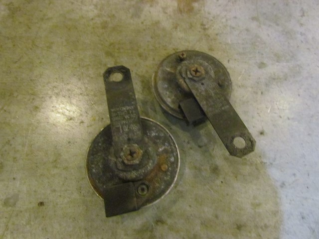 2005 Subaru Baja Horn Set