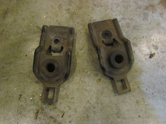 2005 Subaru Baja Radiator Bracket Set