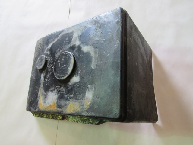 2005 Subaru Baja Battery Tray