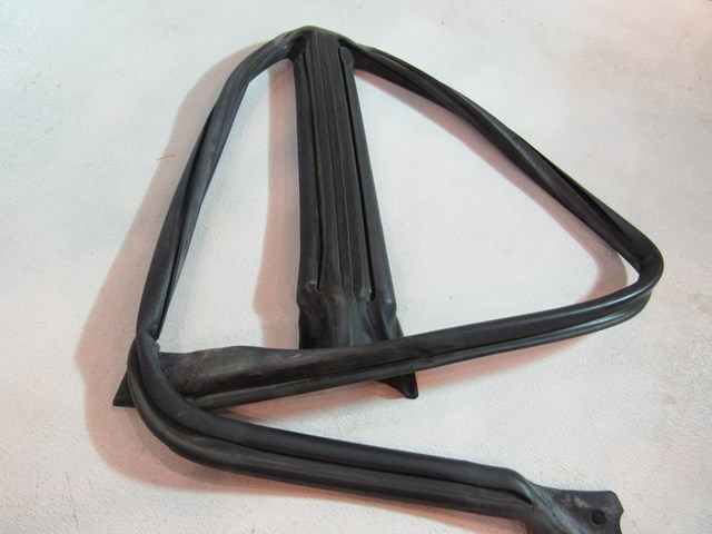 2005 Subaru Baja RH Passenger Window Seals