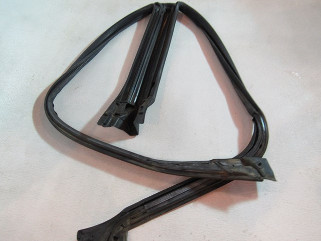 2005 Subaru Baja RH Passenger Window Seals