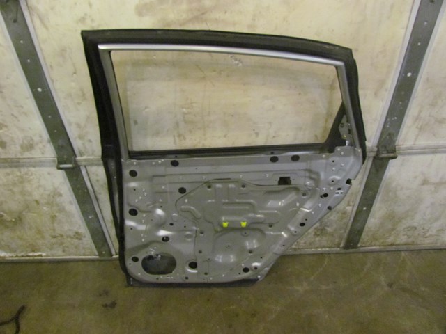 2006 Infiniti M45 RH Passenger Rear Door Shell