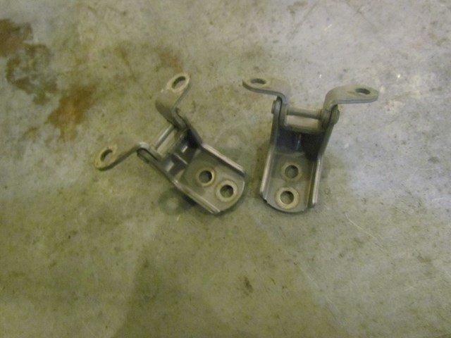 2006 Infiniti M45 Sport Front RH Passenger Door Hinges