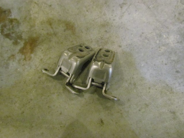 2006 Infiniti M45 Sport Front RH Passenger Door Hinges
