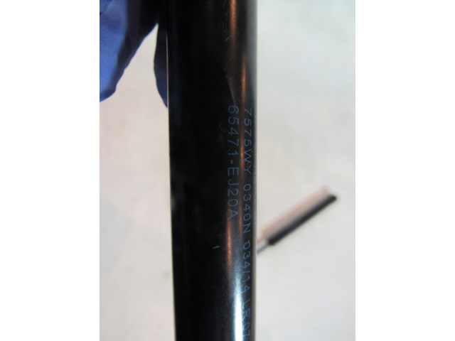 2006 Infiniti M45 Hood Strut Set of 2- 65470 EJ20A