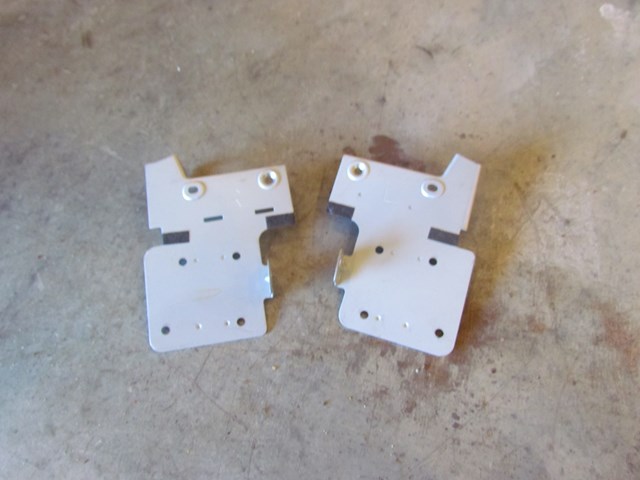 2006 Infiniti M45 Radio Bracket Set