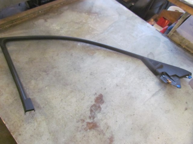 2006 Infiniti M45 Front LH Driver Window Trim w/Tweeter