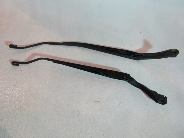 2006 Infiniti M45 Windshield Wiper Arms Set RH & LH