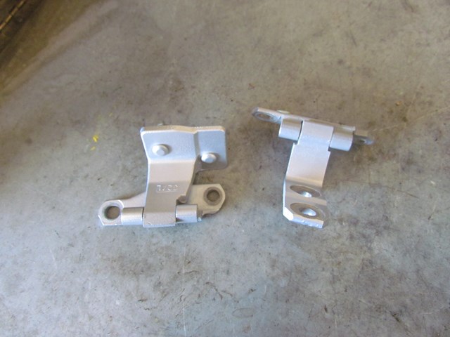 2006 Infiniti M45 Rear LH Driver Door Hinges