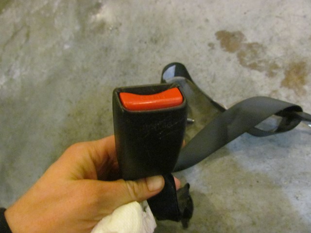 2006 Infiniti M45 Rear Center Seat Belt & Buckle