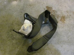 2006 Infiniti M45 Rear Center Seat Belt & Buckle