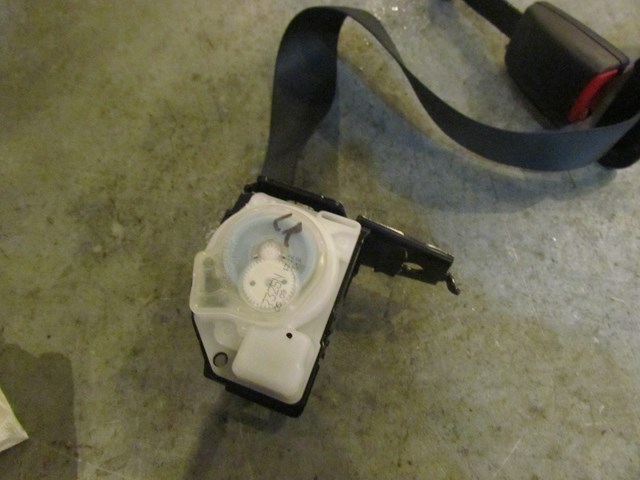 2006 Infiniti M45 Rear LH Driver Seat Belt & Buckle