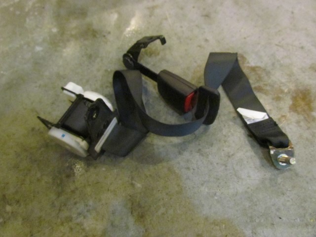 2006 Infiniti M45 Rear LH Driver Seat Belt & Buckle