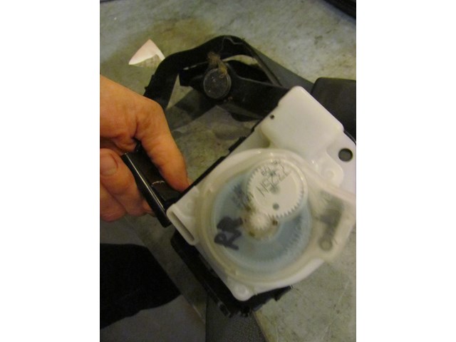 2006 Infiniti M45 Rear RH Passenger Seat Belt & Buckle