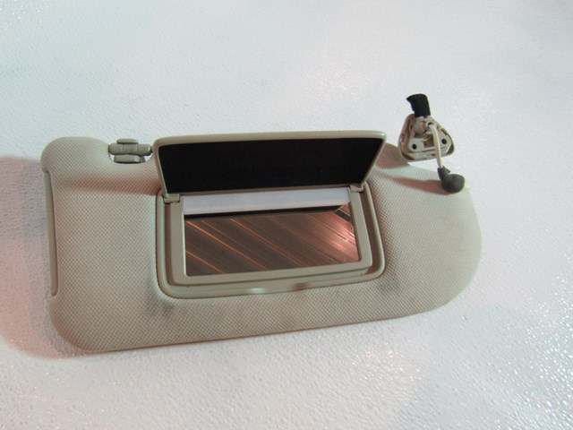 2006 Infiniti M45 RH Passenger Sun Visor